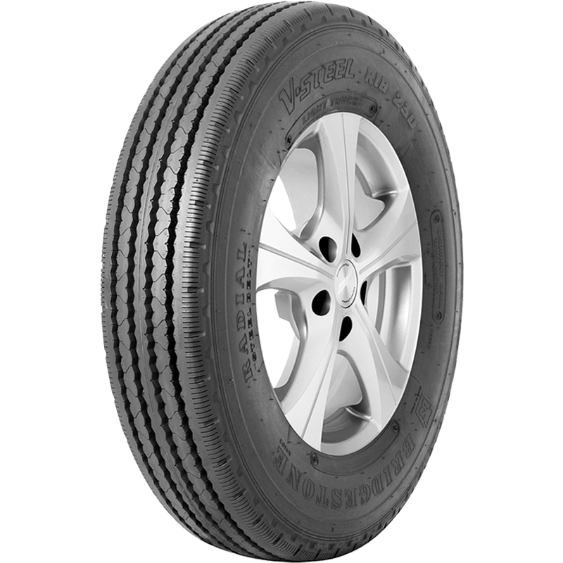 Bridgestone R230 700R15 111L 1